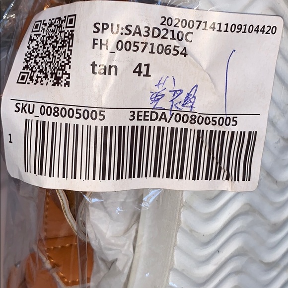 Dad Sandals in Tan and white. Women’s Size 11. - Picture 5 of 5